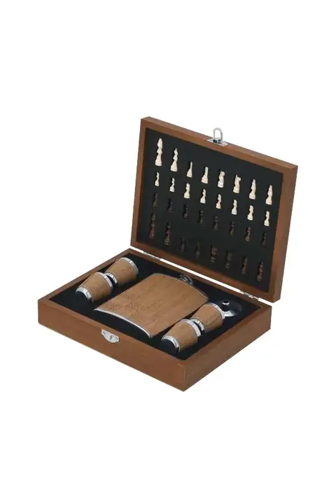 Makito Fleet · Set de petaca con juego