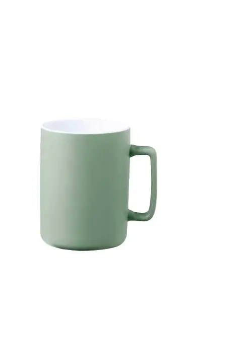 Makito Kubaya · Taza alta de cerámica
