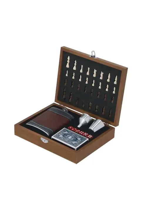 Makito Menzie · Set de petaca con tres juegos