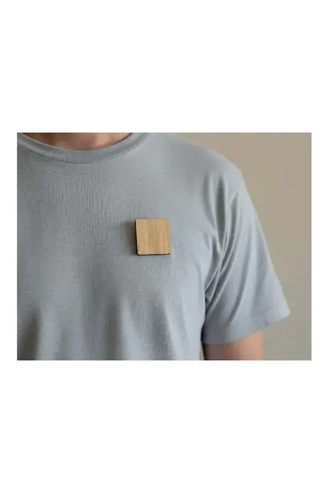 Makito Royers · Pin magnético de bambú