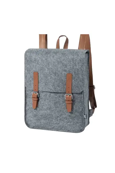 Makito Zakian · Mochila de fieltro